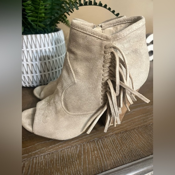 Coconuts by Matisse Size 8 Arlo Cream Faux Suede Open Toe Ankle Booties - Picture 5 of 16